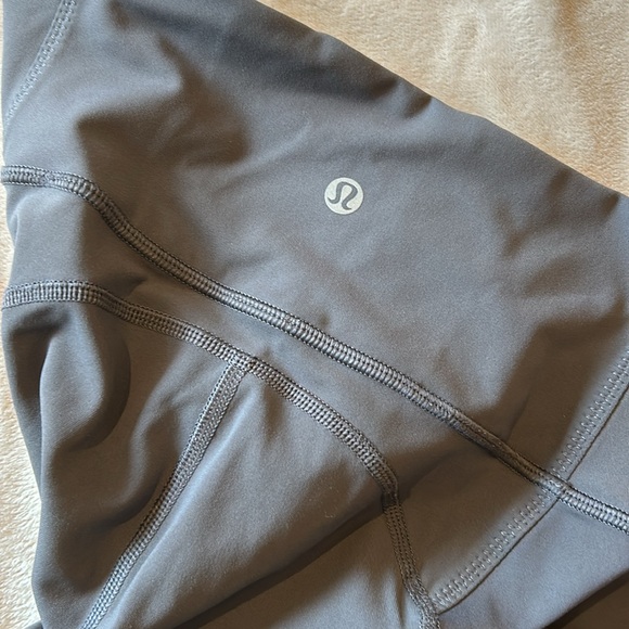 Lululemon legging with side pockets - Picture 2 of 4